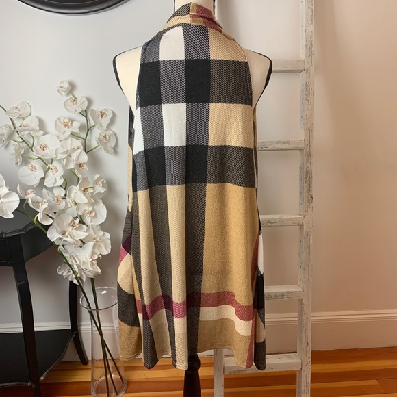 Sleeveless Plaid Cardigan - Picture 5 of 7